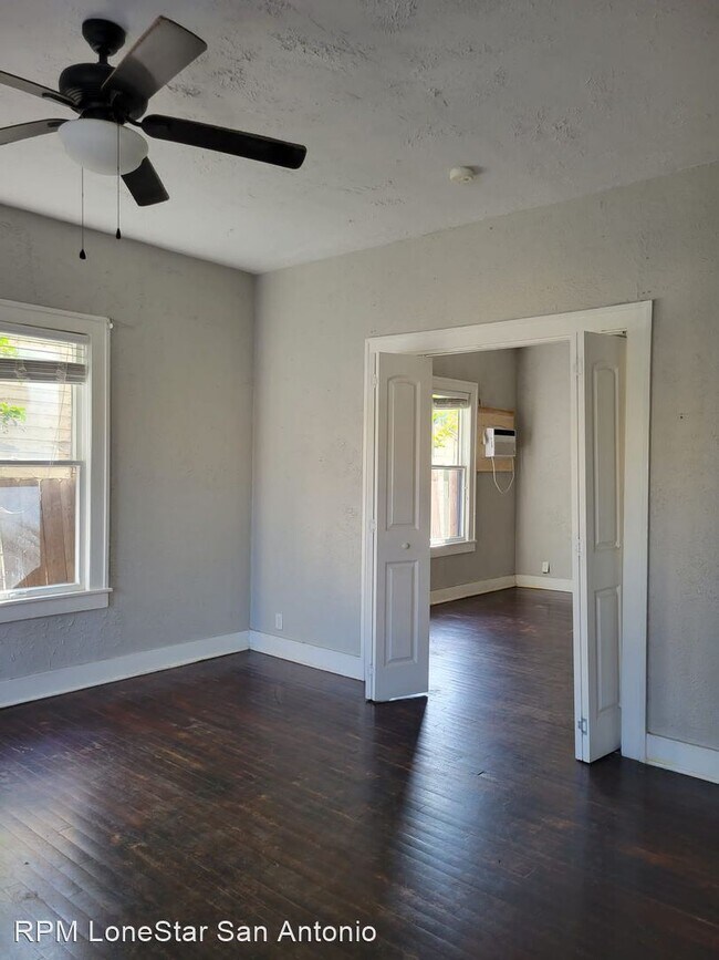 Foto del edificio - 1 br, 1 bath House - 1805 N Flores St Unit 2