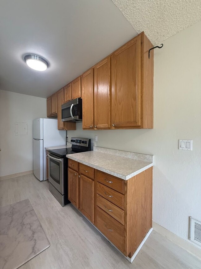 Building Photo - Walk to the Waves: Stylish 2BR in Capitola!