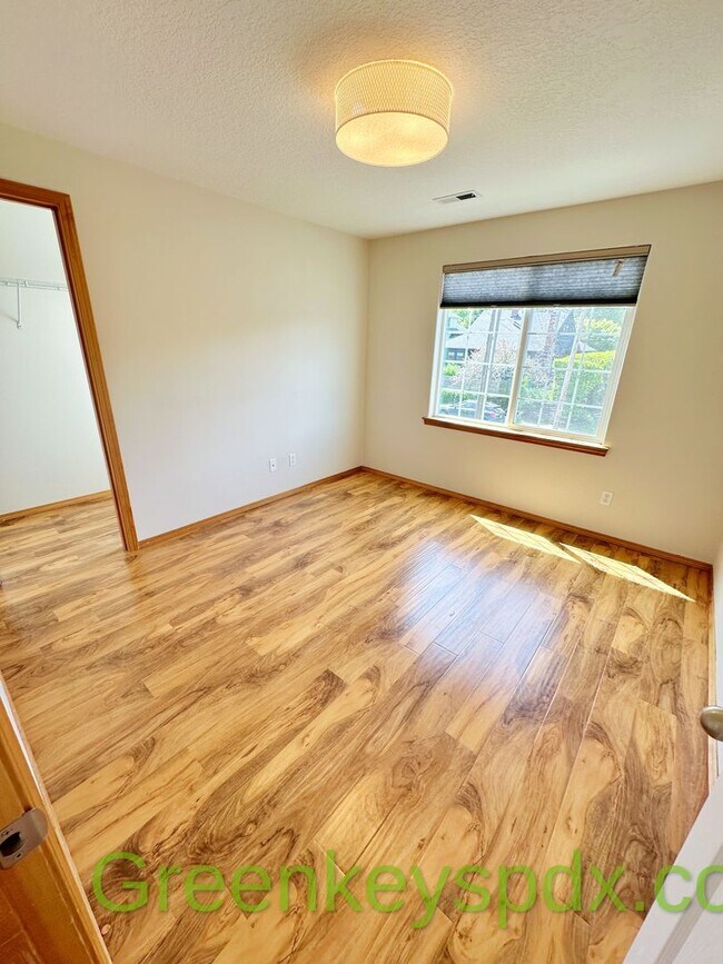 Building Photo - Awesome 3-bedroom 2.5-bathroom house in NE...