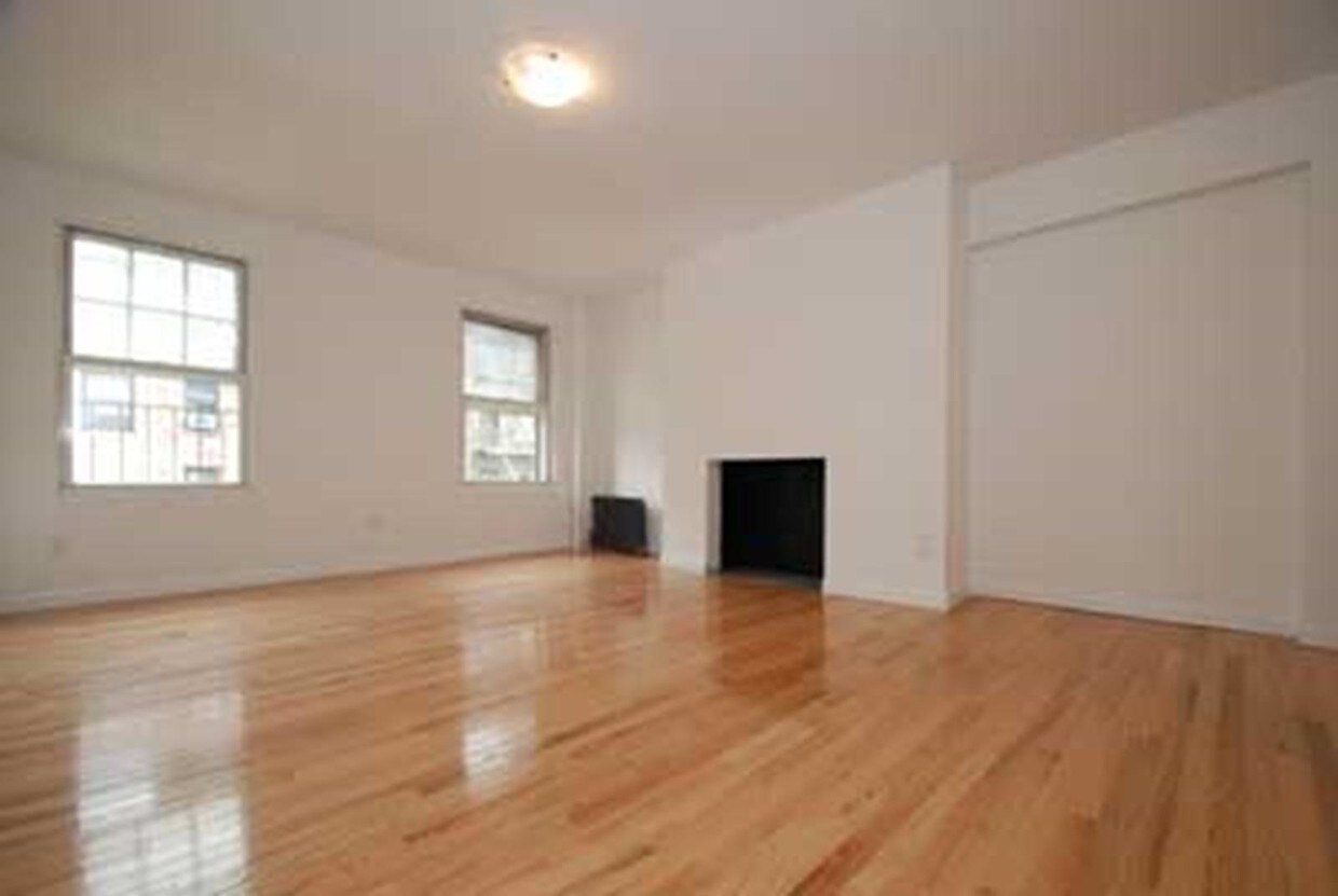 Primary Photo - 60 West 8th Street