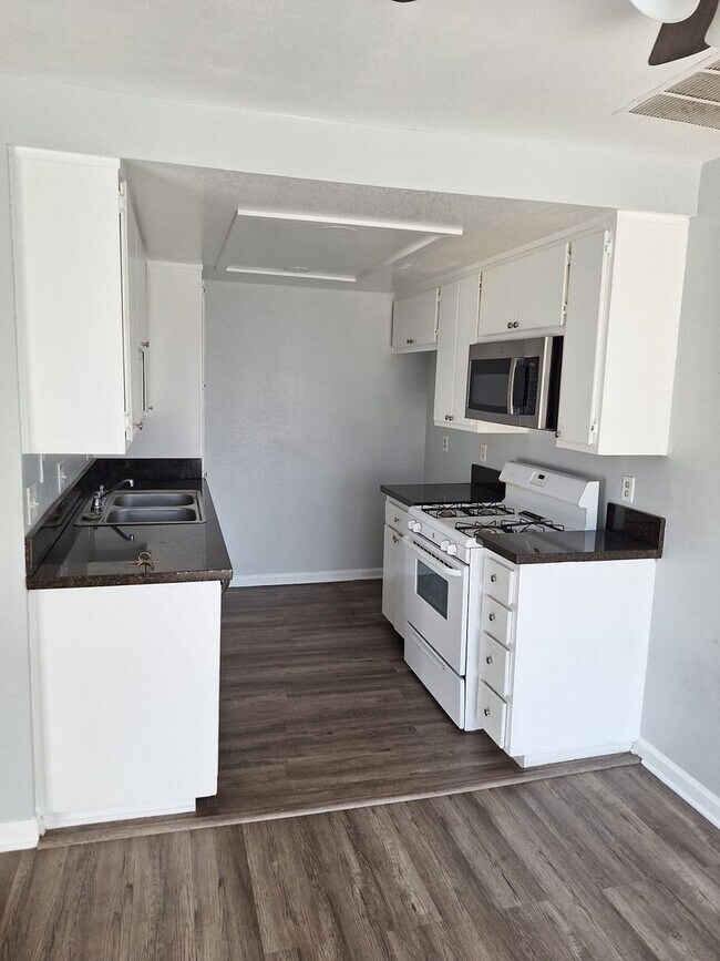 Building Photo - **Move in Special ** , 2 Bed / 1 Bath in t...