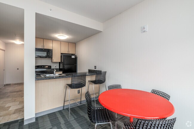 Terraza - 3 habitaciones, 3 baños - 1266 pies cuadrados - Comedor - Collegetown Terrace