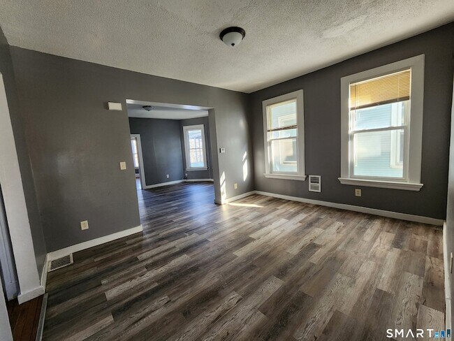 Foto del edificio - 538 Howard Ave