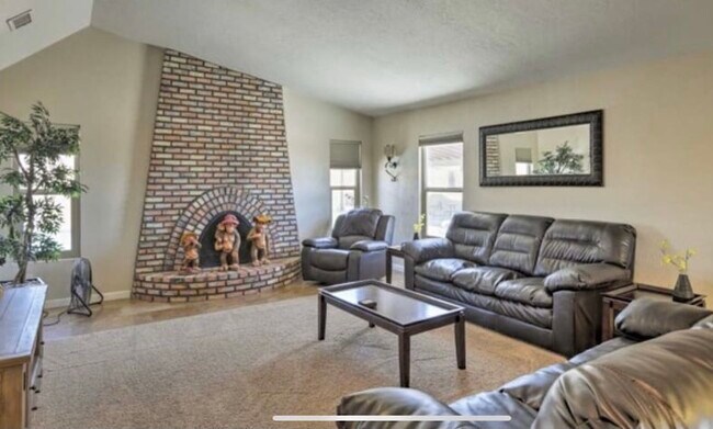 Living room - 1560 Cabana Dr