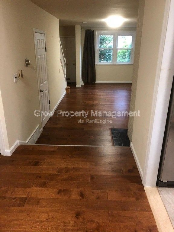 Building Photo - 2511 Pine St