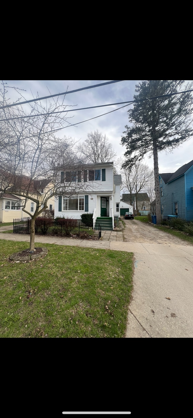 Building Photo - 132 Reed Ave