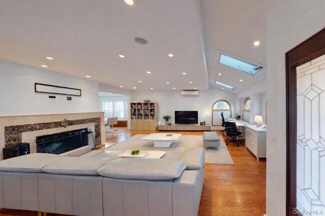 Foto del edificio - 45-44 Browvale Ln