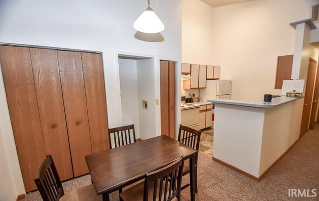 Building Photo - 10601 Cunot-Cataract Rd