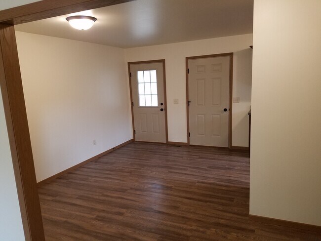 Building Photo - 1502 E Clairemont Ave