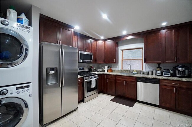 Building Photo - 139 Frederic St