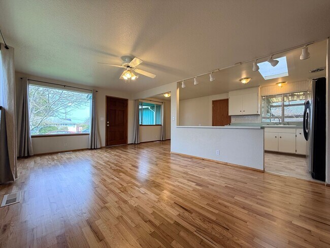 Foto del edificio - 3 bedroom 1.5 bath In North Tacoma!!!