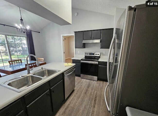 Foto del edificio - 2428 Beechnut Ln