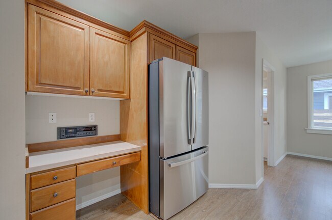 Building Photo - 3175 Fieldstone Dr W