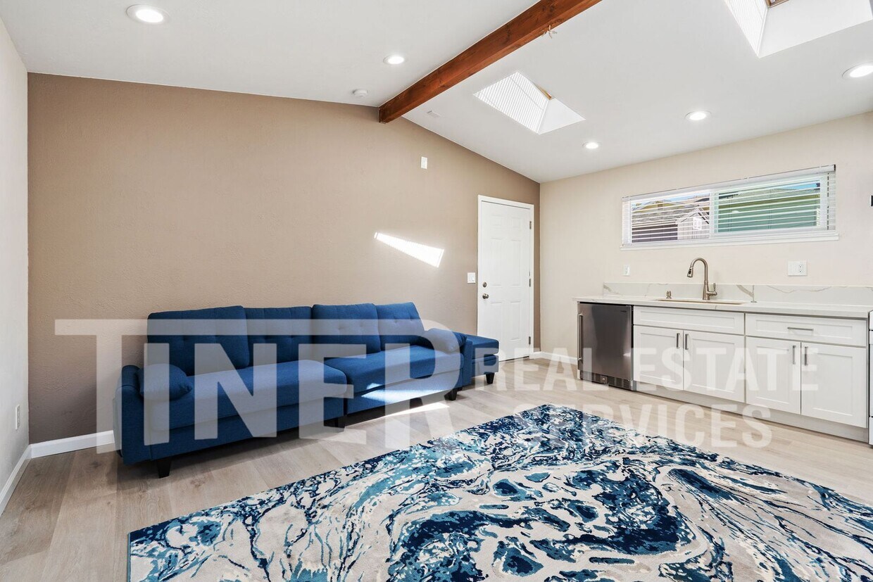 Primary Photo - Modern ADU in Prime Location with All Util...