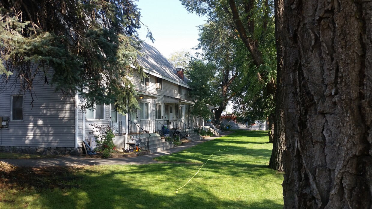 Primary Photo - 2324 N Eastern Rd