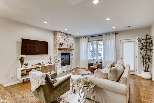 Foto del edificio - 3 br, 2.5 bath Townhome - 160 South Jackso...
