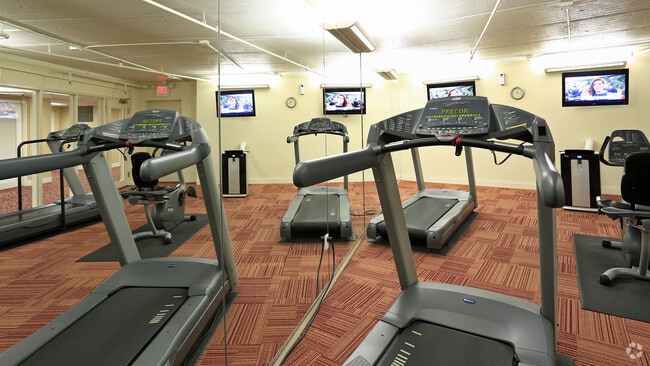 Gimnasio - Four Seasons Apartments