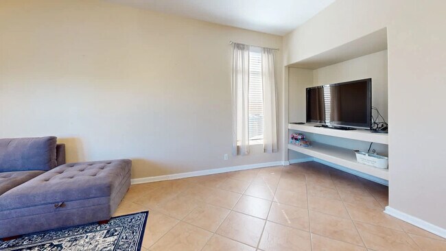 Foto del edificio - 853 N Blackstone Ct