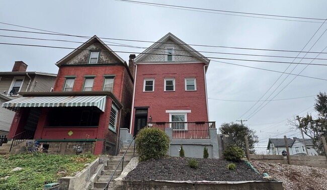 Charming 5BR Home in the Heart of Pittsburgh – Spacious, Stylish & Full of Character - Charming 5BR Home in the Heart of Pittsburgh – Spacious, Stylish & Full of Character