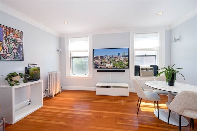 Foto del edificio - 1064 Beacon St