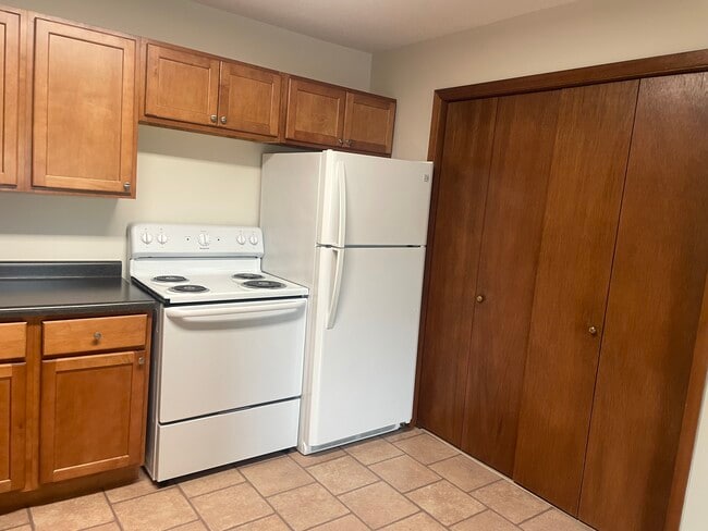 Building Photo - 425 8th Ave NE