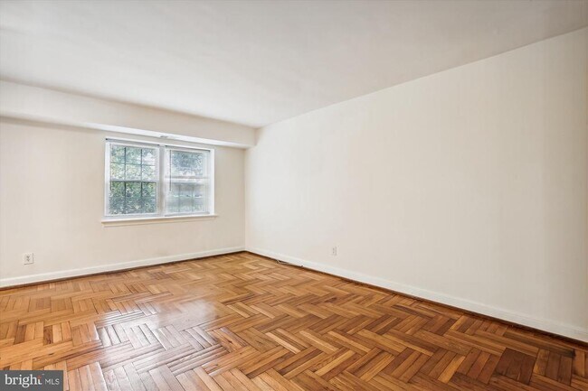 Building Photo - 1320 Fort Myer Dr