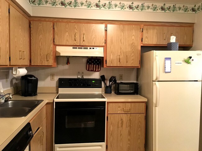 Kitchen - 2806 Village Rd