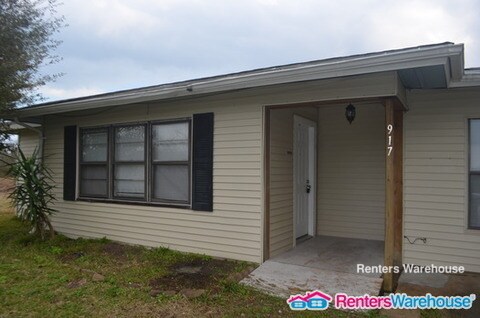 Building Photo - 917 Temple Dr