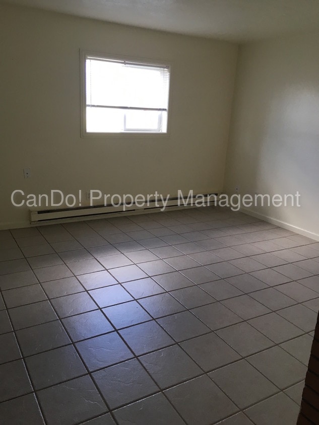 Primary Photo - 3 Bedroom Apartment for Rent in Blackfoot