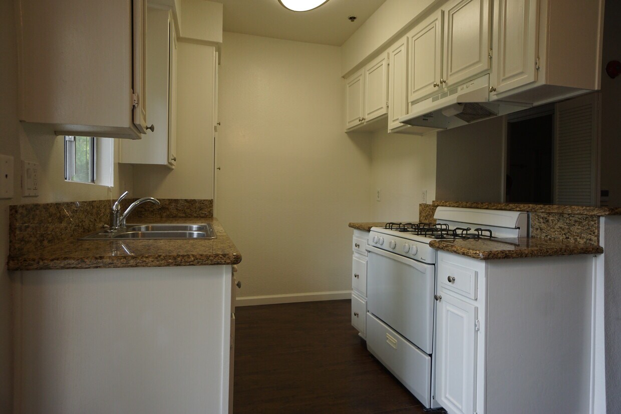 Foto principal - 11915 Riverside Dr