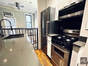 Building Photo - Mott Street