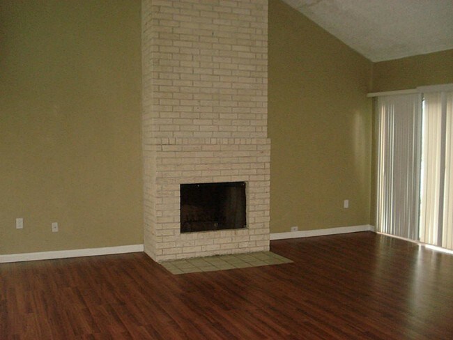 Foto del edificio - 11280 Braes Forest Dr