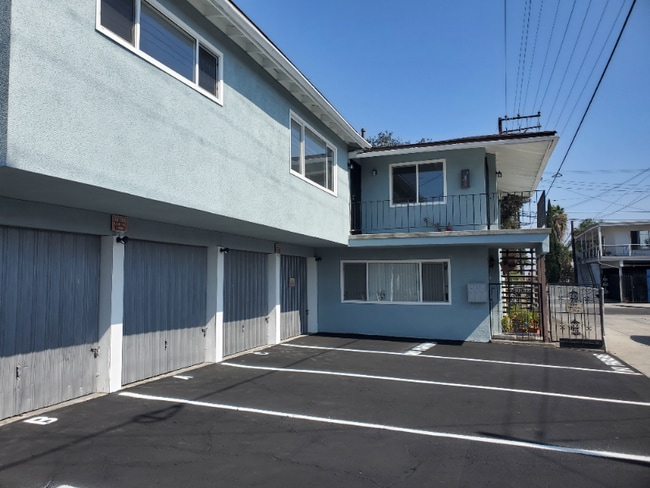 Building Photo - 6333 California Ave