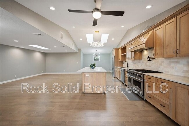 Building Photo - 753 Latigo Loop