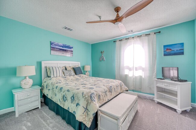 Foto del edificio - FURNISHED OFF-SEASON MONTHLY RENTAL-STARTI...