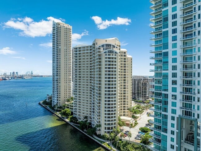 Foto del edificio - 888 Brickell Key Dr