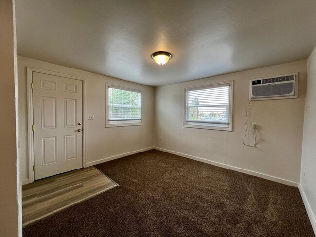Foto del edificio - Duplex on 9th and Tieton Drive - Yakima WA