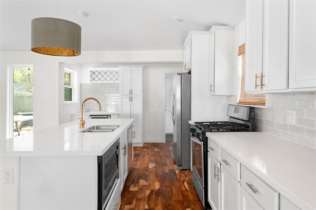 Foto del edificio - 5515 Warm Springs Rd