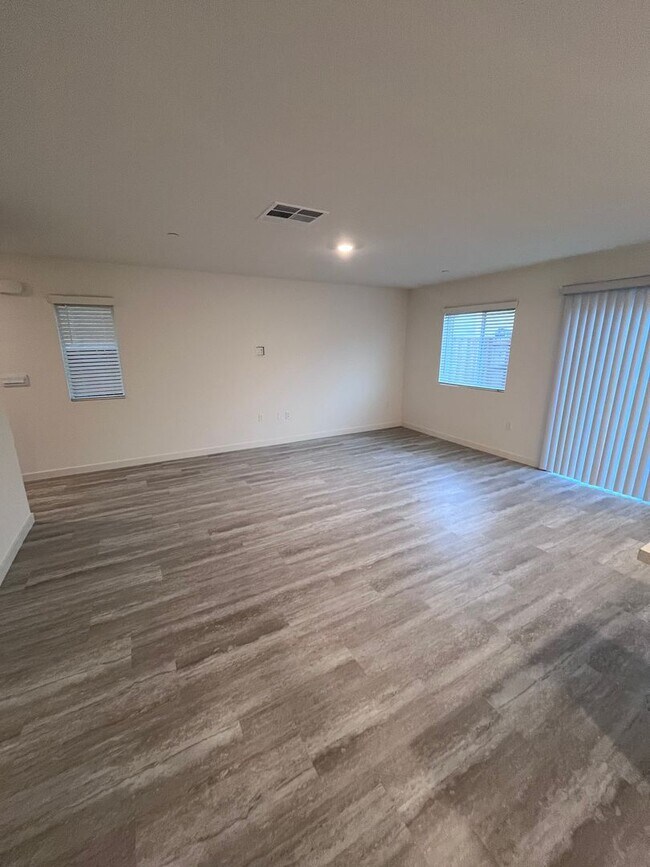 Foto del edificio - BEAUTIFUL NEW SMART HOME IN WEST ROSEVILLE!!