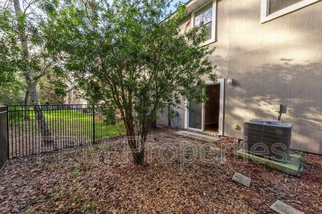 Foto del edificio - 807 Scrub Jay Dr