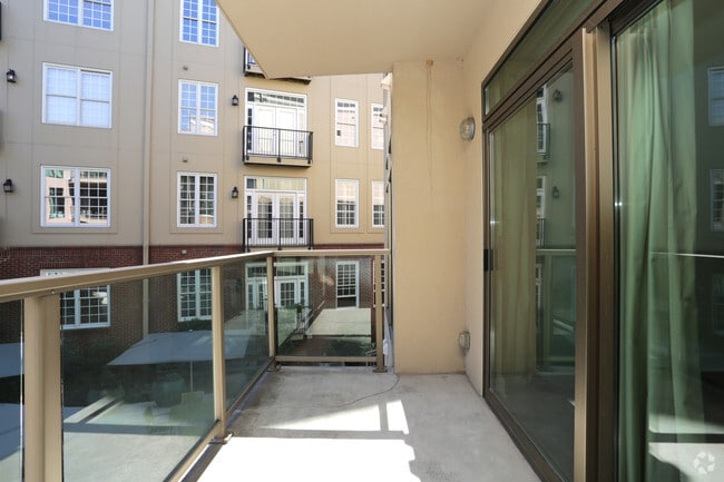 2BR, 2BA - 1,060 SF - 1045 Piedmont Avenue Apartments