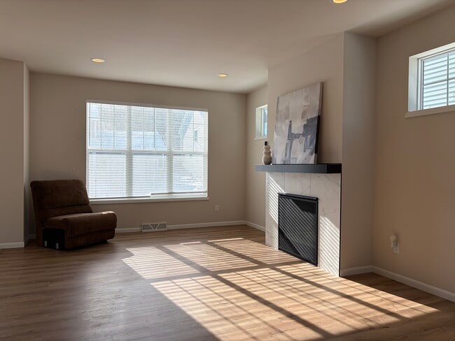 Building Photo - 9412 Tawny Acorn Dr