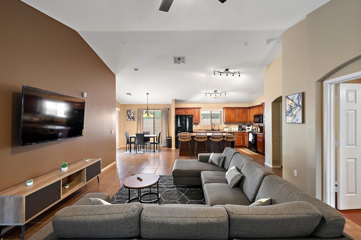 Primary Photo - 2900 E Mead Dr