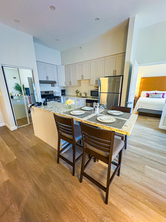 Photo du bâtiment - Luxury 2BR Apartment- Residences at Kanata Lakes