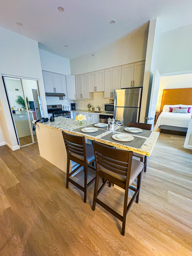 Building Photo - Luxury 2BR Apartment- Residences at Kanata...