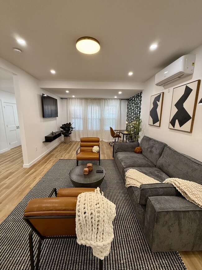 Building Photo - 3260 Reservoir Oval E