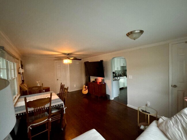 Foto del edificio - 331 W Sylvania Ave