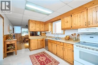 Building Photo - 33 Merigold St