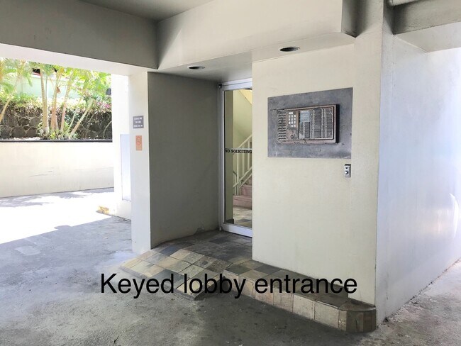 Foto del edificio - Westview Plaza - 1 bdrm, 1 bath, 1 covered...