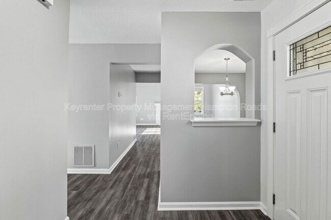 Foto del edificio - 5408 Chatham Lake Dr